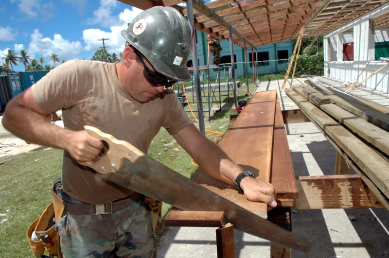 charpentier-BARJOLS-min_worker_construction_building_carpenter_male_job_build_helmet-893290